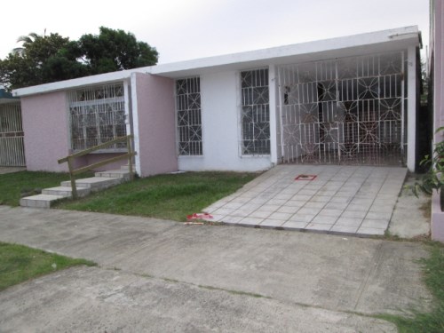 68-27 Calle 55 Villa Carolina