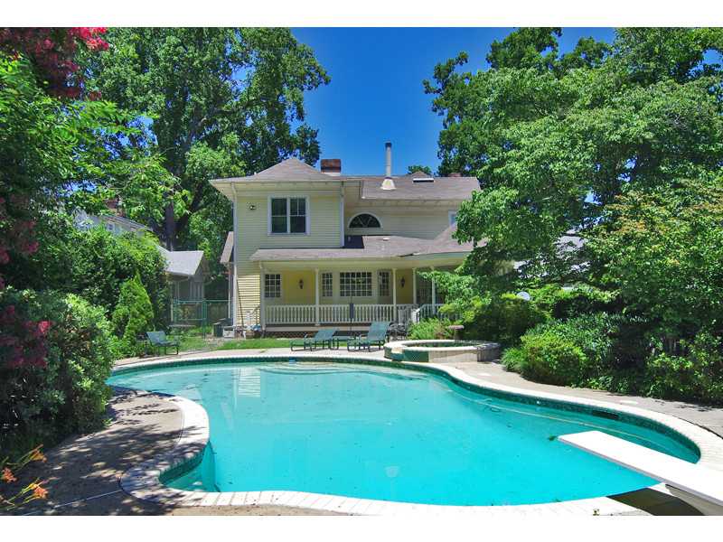 557 Greenwood Ave