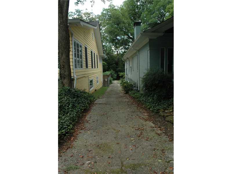 895 Charles Allen Drive Ne