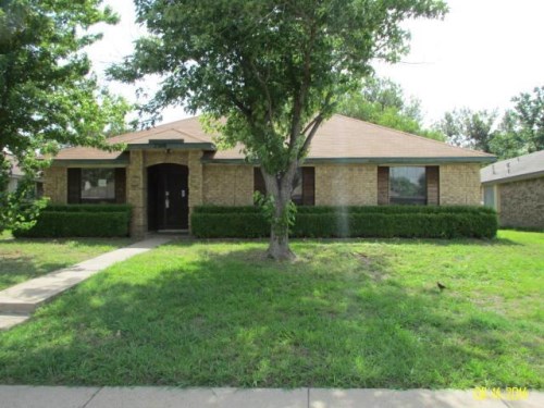 2306 Lakeshore Lane