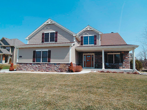 1122 Colonial Dr