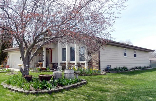 2020 E Hickory Dr