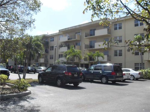 1221 SW 122 AV # 211