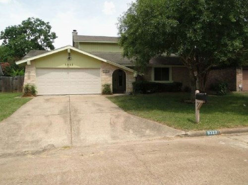 8322 Lamppost Lane