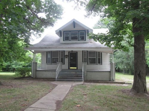 2043 N Franklin Ave