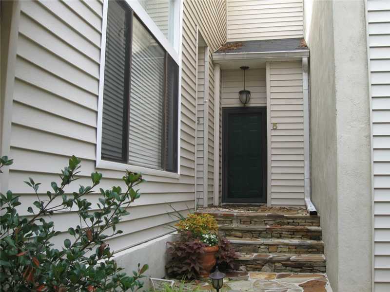 Unit 5 - 419 6th Street Ne