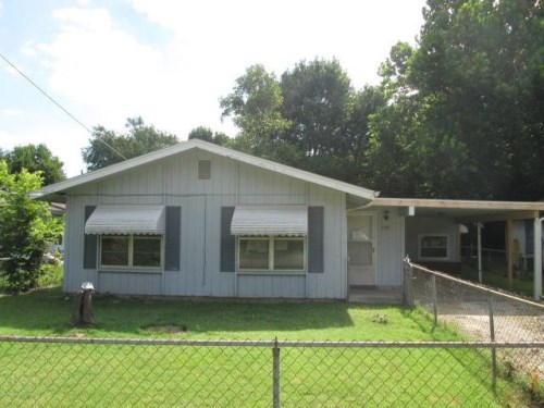 752 N Fulbright Ave