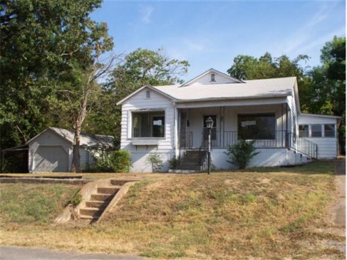 106 Oak St