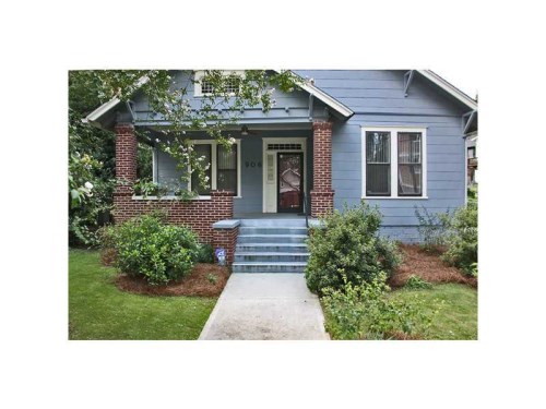 906 Monroe Circle Ne