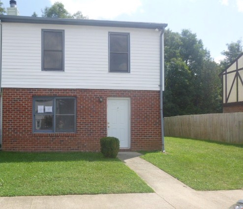 200 Knightsmanor Court