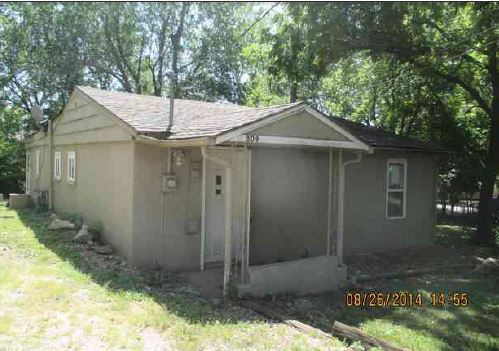 809 Hackberry St