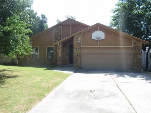 1305 W Phoenix St