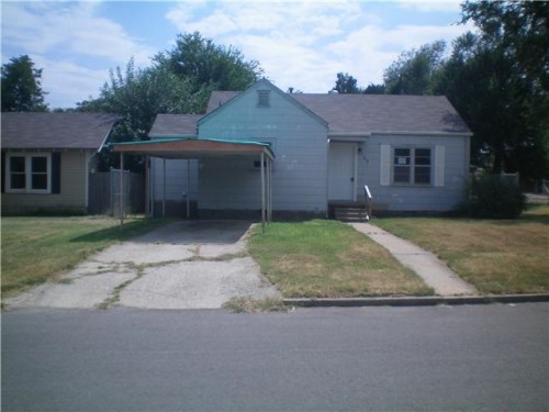 102 E Cavanaugh St
