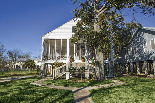 1635 LAKESHORE DR