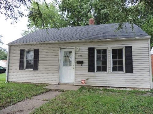 1290 W King St