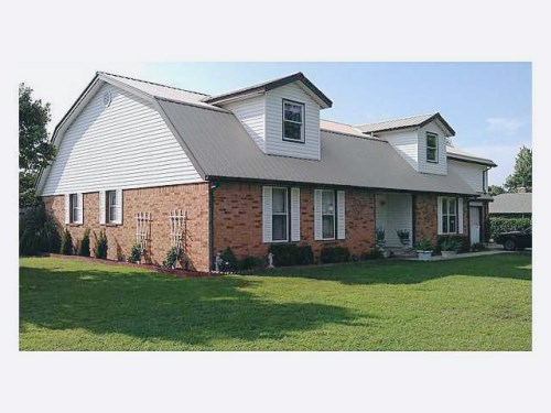 609 N Centennial Way