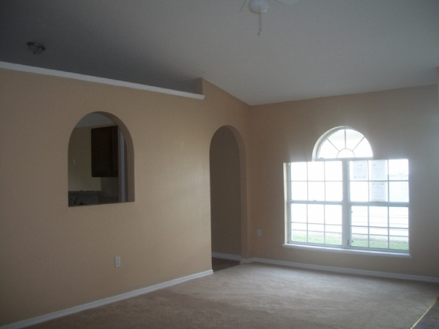 5565 Oak Crossing Dr
