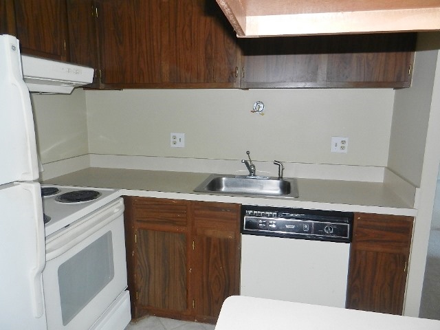 13900 Camelot Dr Unit 83