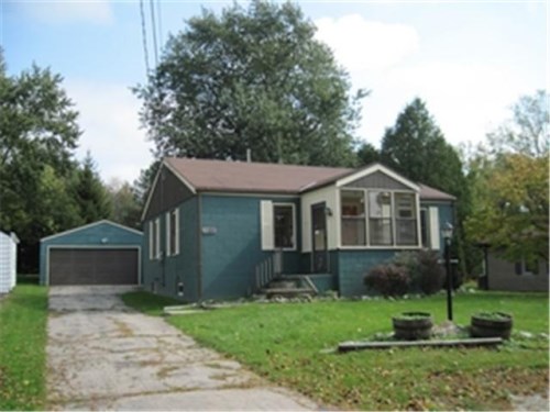 3821 N Green Bay Rd
