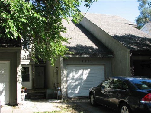 1221 Sampson St