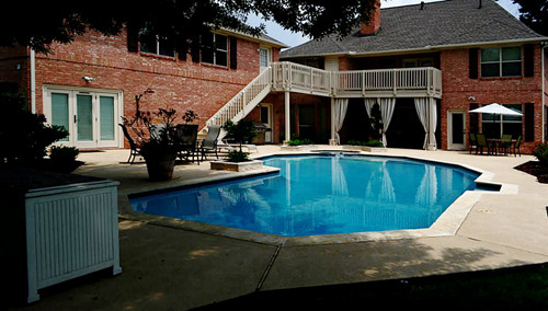 102 OAK DR