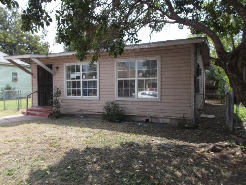 1016 Menchaca St