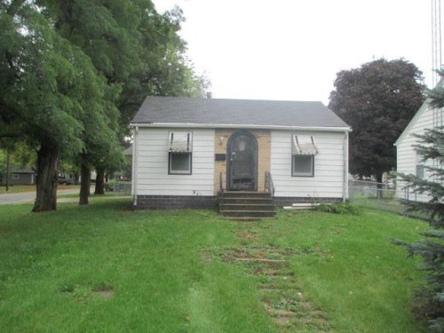 202 8th Ave N