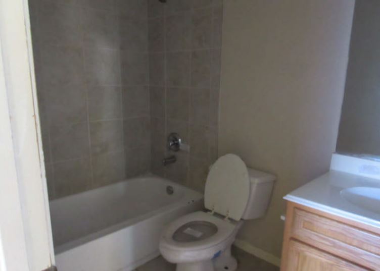 3211 Brackenridge S