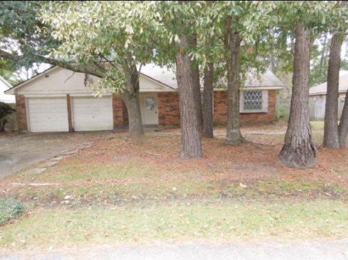 208 Woodridge Blvd
