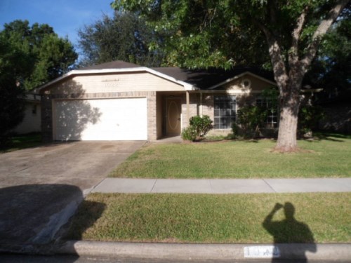 1022 Oxford Dr