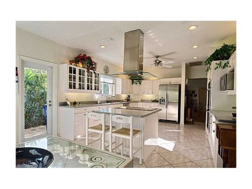 466 SUNSET DR