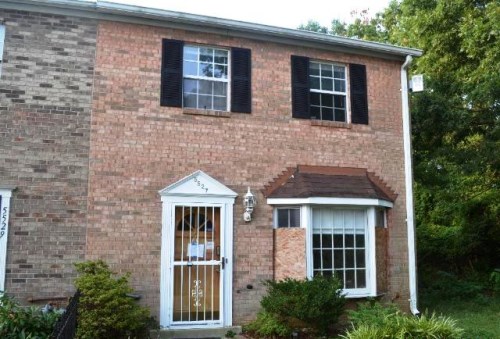 5527 Rollins Ln