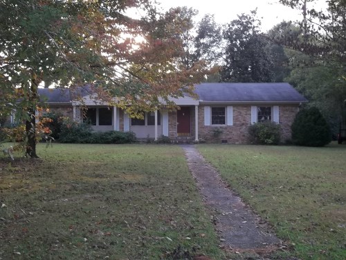 801 Larkwood Drive NE