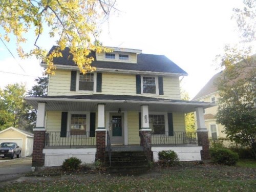 1131 W 8th St