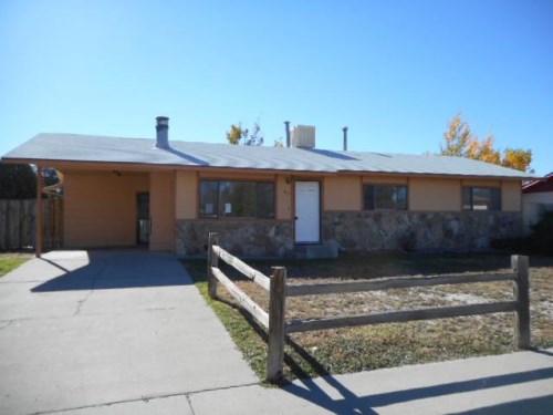 3017 Gunnison Ave