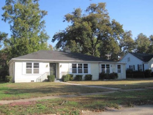 704 W Pecan St