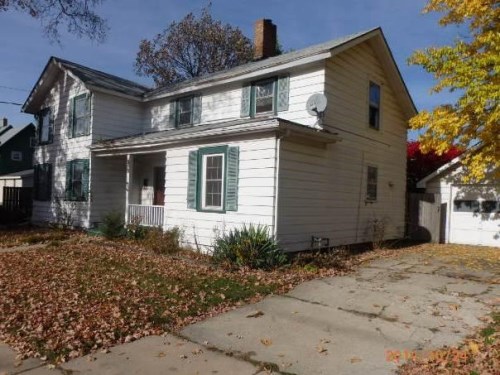 318 E Benton St