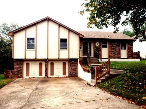 2404 E 109th Ter