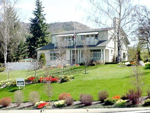 18 EMERSON LN