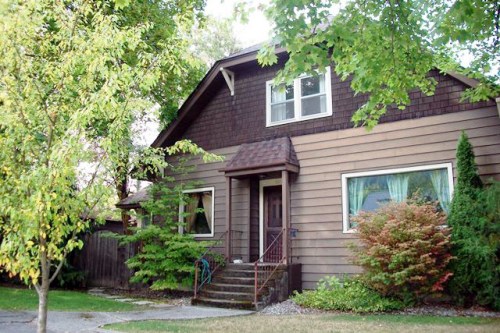 16 E MARKET Avenue