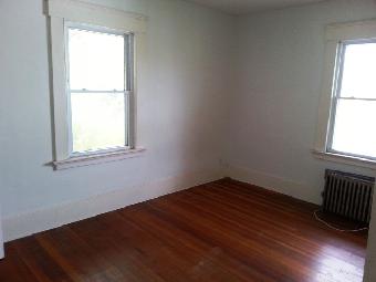 569 E Main St