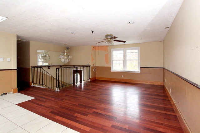 12904 Golden Oak Dr