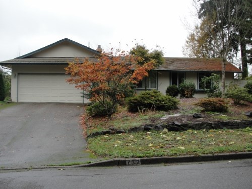 732 NE Roswell Drive