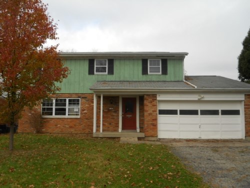 1042 Pinehollow Ln