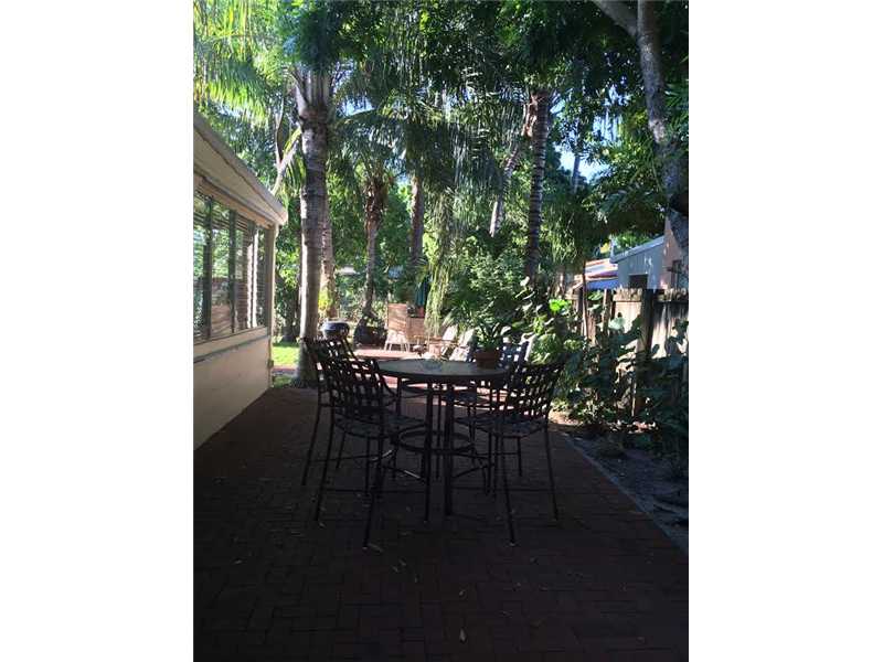 2410 SW 25 ST