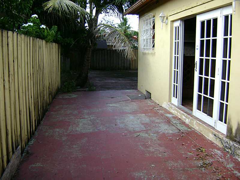 340 SW 45 AV