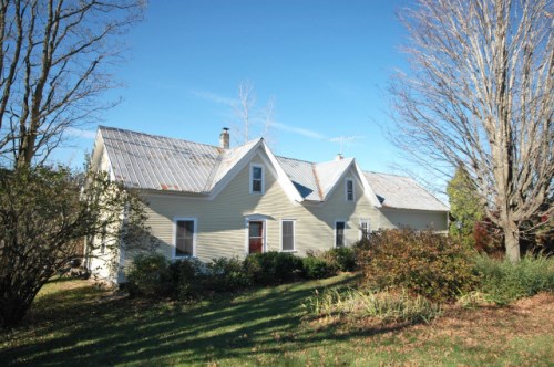 1594 Main St