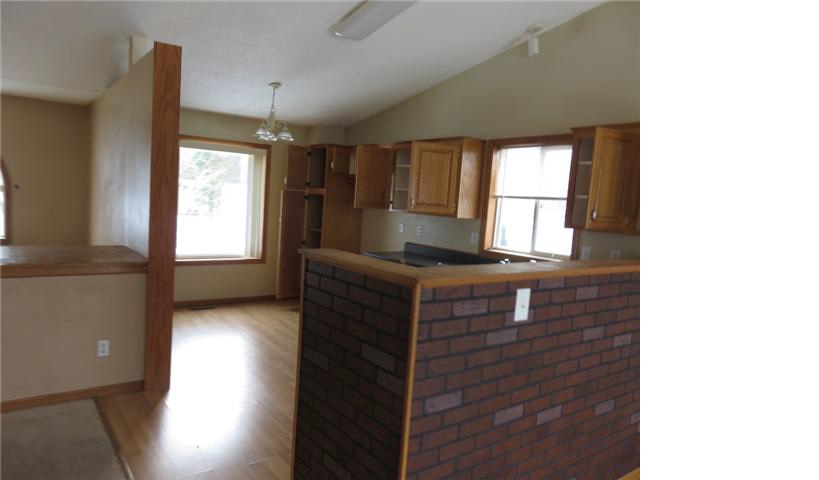 125 Hiawatha Ave E