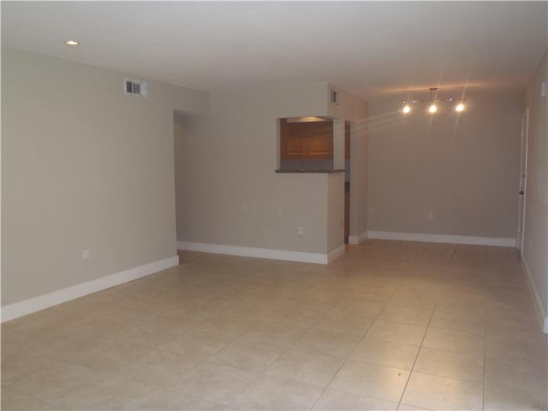 9392 SW 77 AV # E4