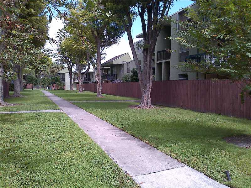 8307 SW 142 AV # E314